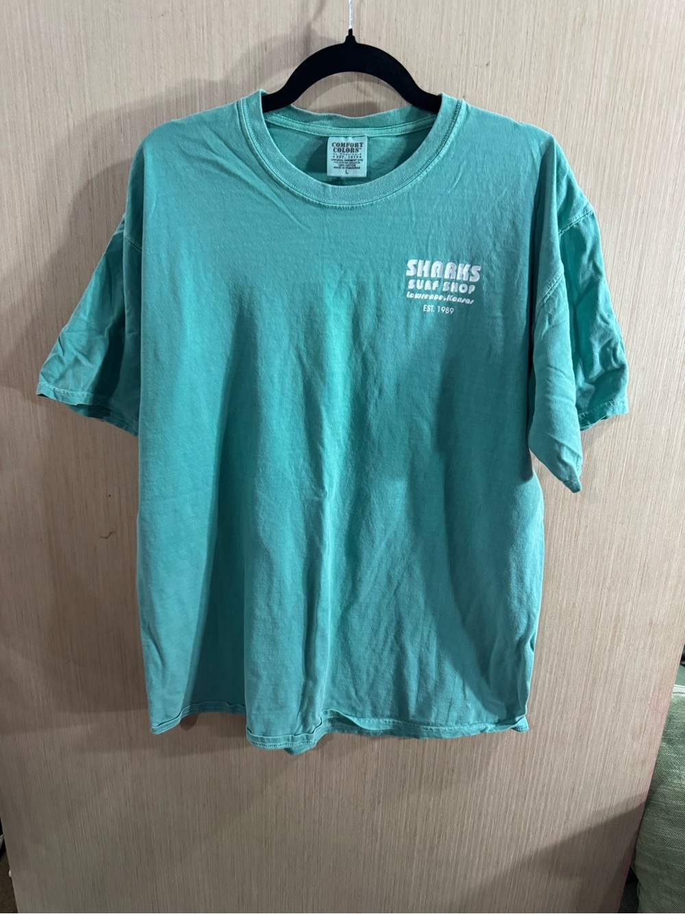 Men’s Comfort Colors Teal Sharks Surf Shop Short Sleeve Graphic Tee Size Large